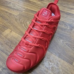 Nike Air Vapormax plus university red